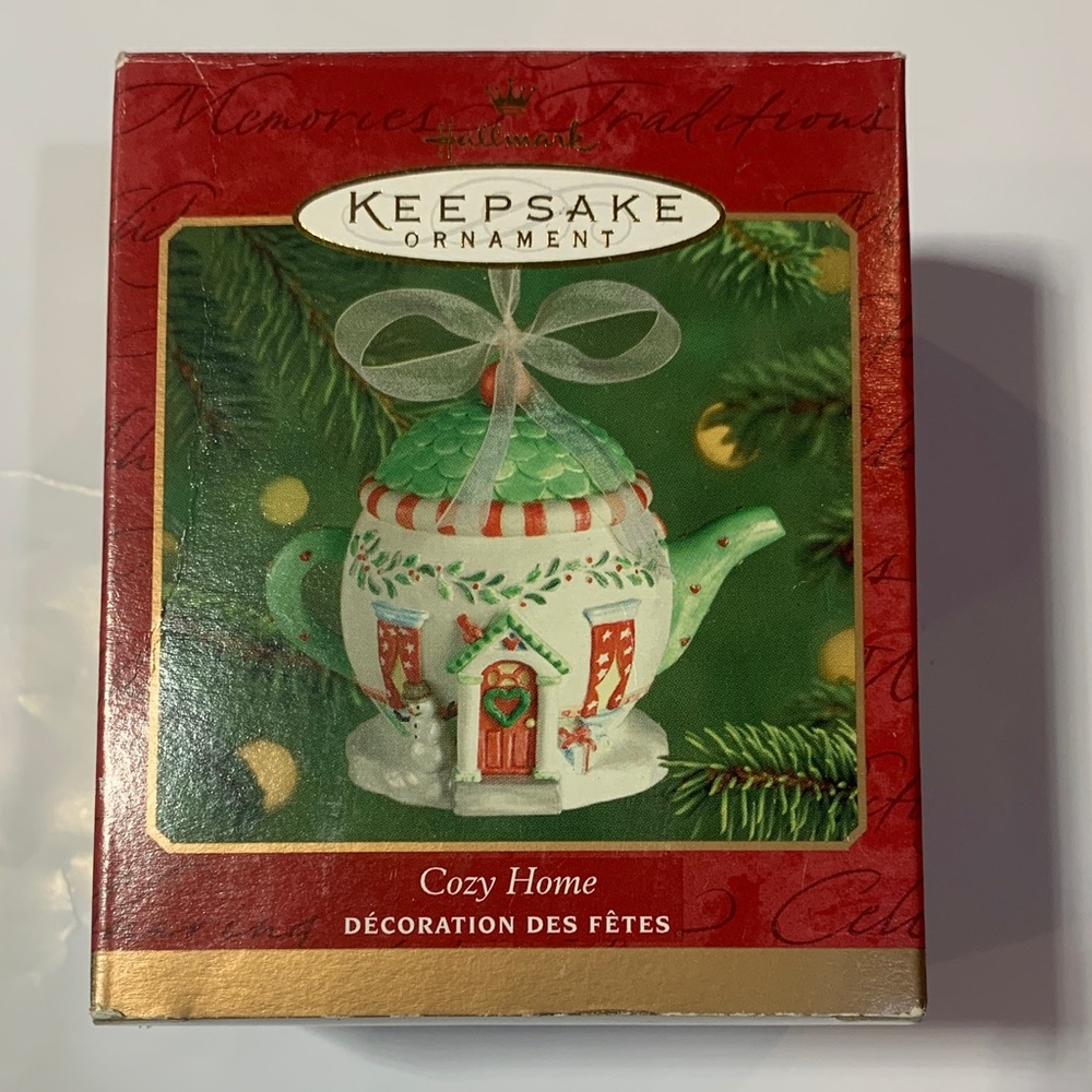 Hallmark Keepsake Ornament - Cozy Home Teapot in Red and Green